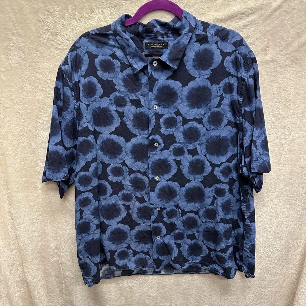 Banana Republic men’s organic cotton button up shirt blue floral XL relaxed fit